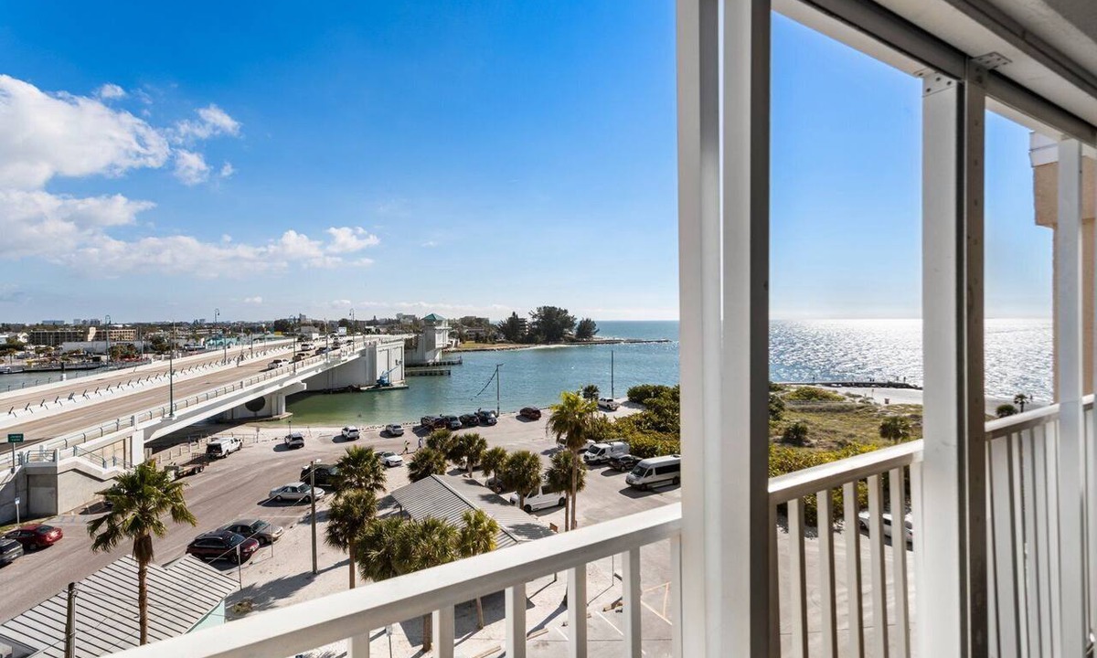 Madeira Beach Condo | Beach View - Balcony - 3b 2b - Beach Place #505