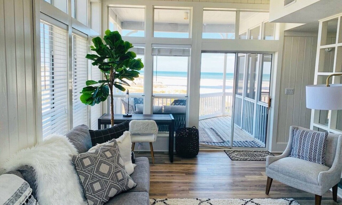 Gulf Trace House | Beachfront 4 Br Includes Jeep Paddle Boards Kayak Bikes