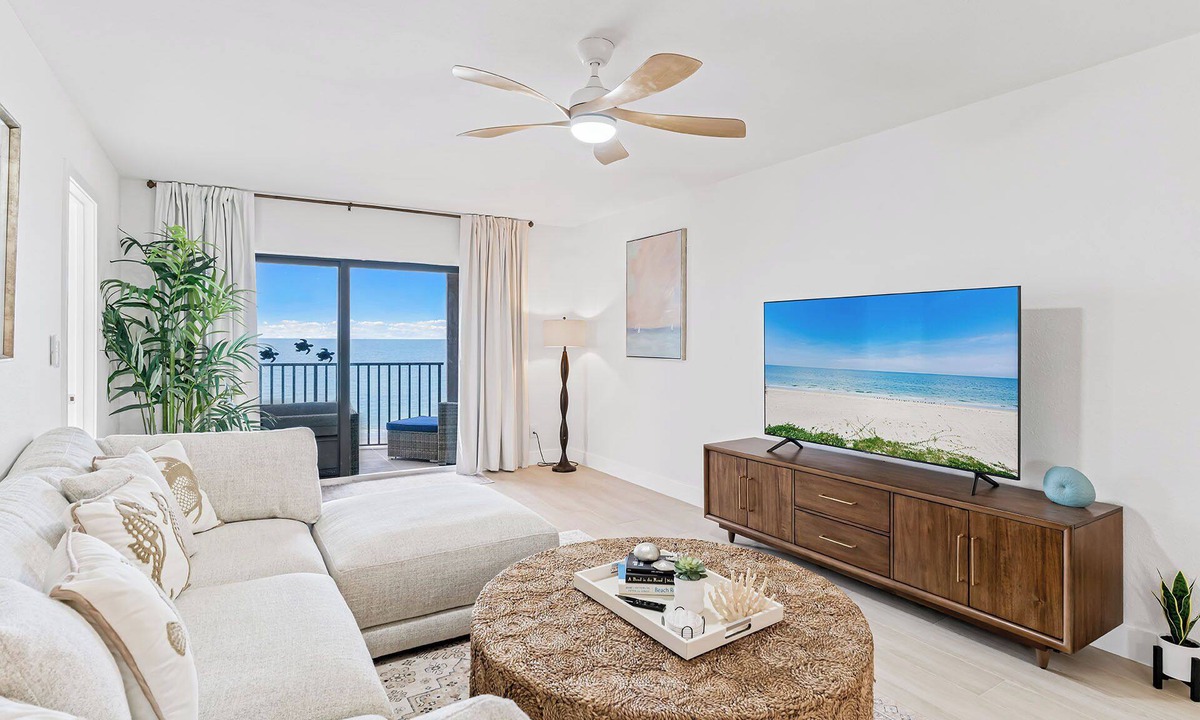 Belleair Beach Condo | Beachfront Bliss-Room to Unwind-30 Day Minimum