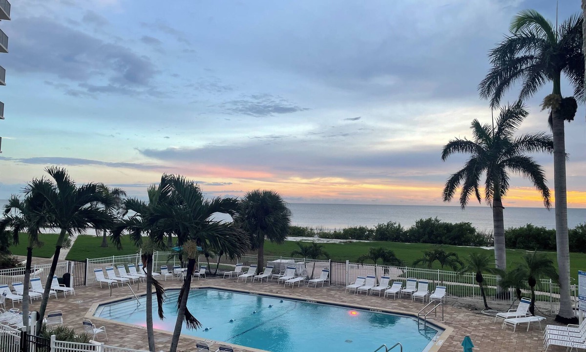South Island Condo | Beachfront Condo, Steps to Pool & Gulf, Great Views! 1-bedroom, Updated in 2024!