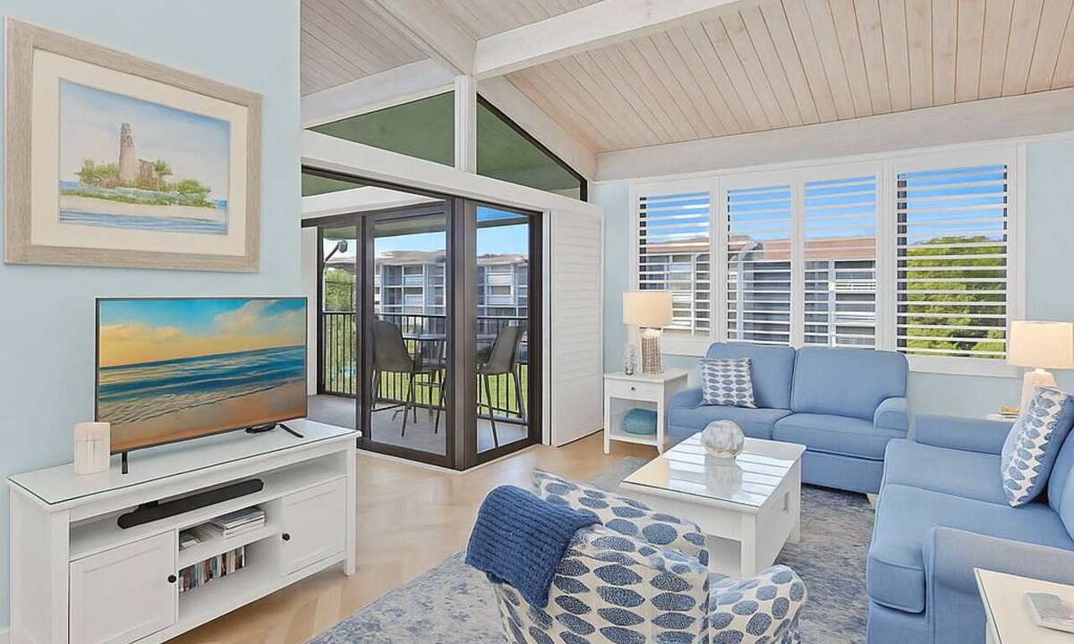 Sanibel Condo | Beachfront Loggerhead Cay 443—Sunset Views, Heated Pool, Pickleball & Tennis, 2 Bikes + Beach Gear. Weekly Stays