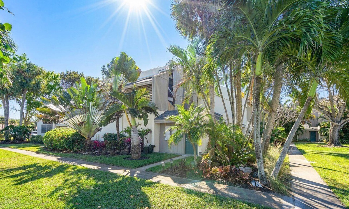 Xanadu House | Beachside Chateau Bliss