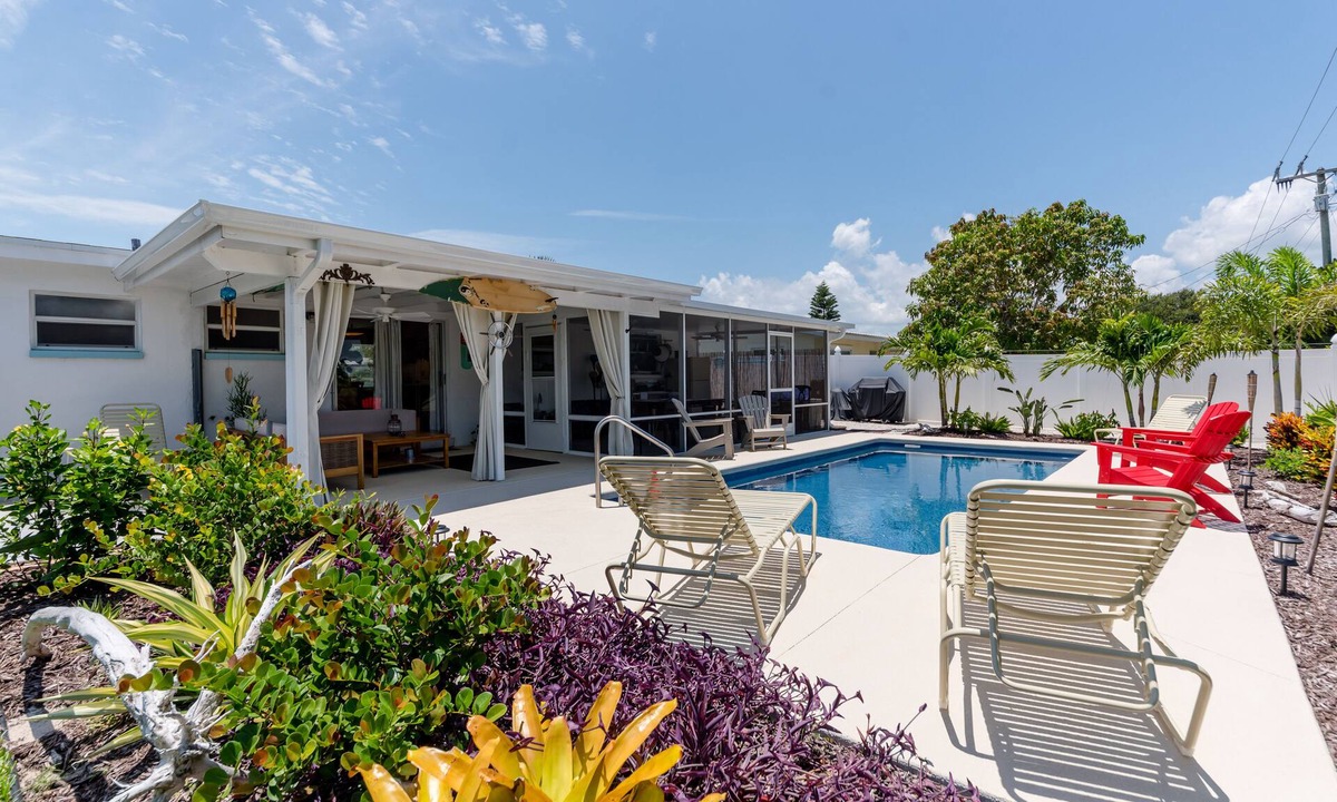 Harbor Heights House | Beachside Retro Revival