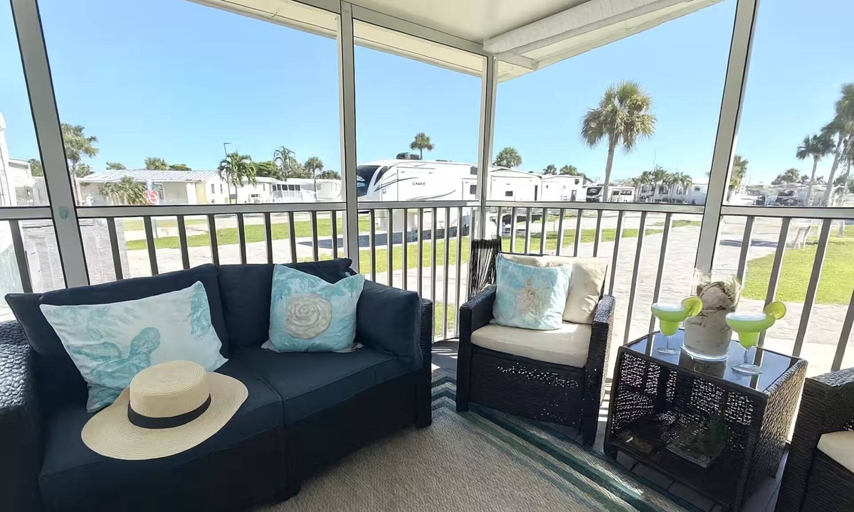 Fort Myers Beach Cottage | Beachy Seashell Getaway Resort in FMB