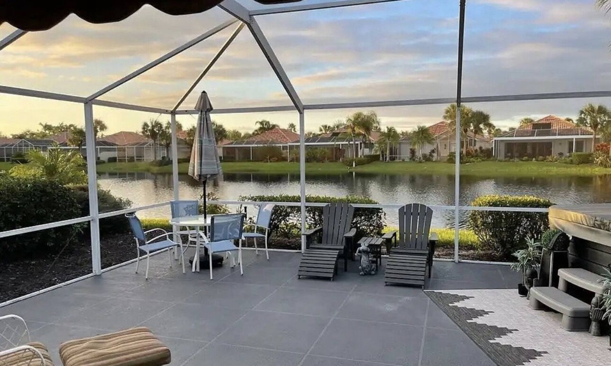 Village Walk Villa | Beautiful 2/2 in village walk of Naples with 2 car garage and huge lanai space