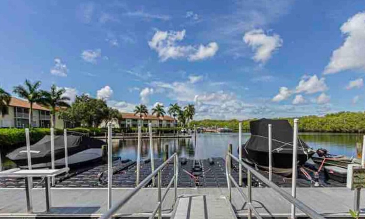 Naples Condo | Beautiful 2 bedroom condo with a dock, on the Gulf