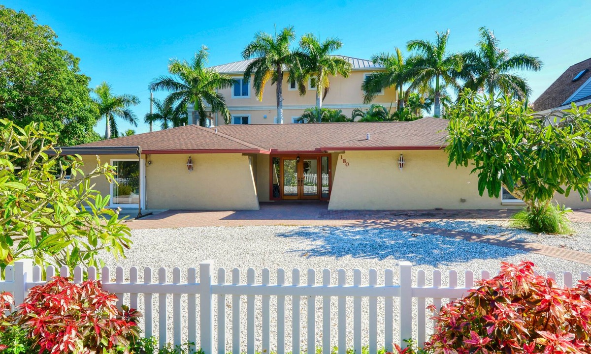 Sarasota House | Beautiful 3 bed 2 bath Lido Beach retreat, with private beach access