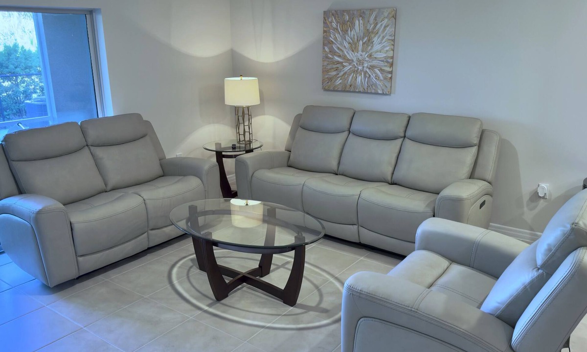 Naples House | BEAUTIFUL 3BD 2.5BA TOWNHOME, POOL, GYM.