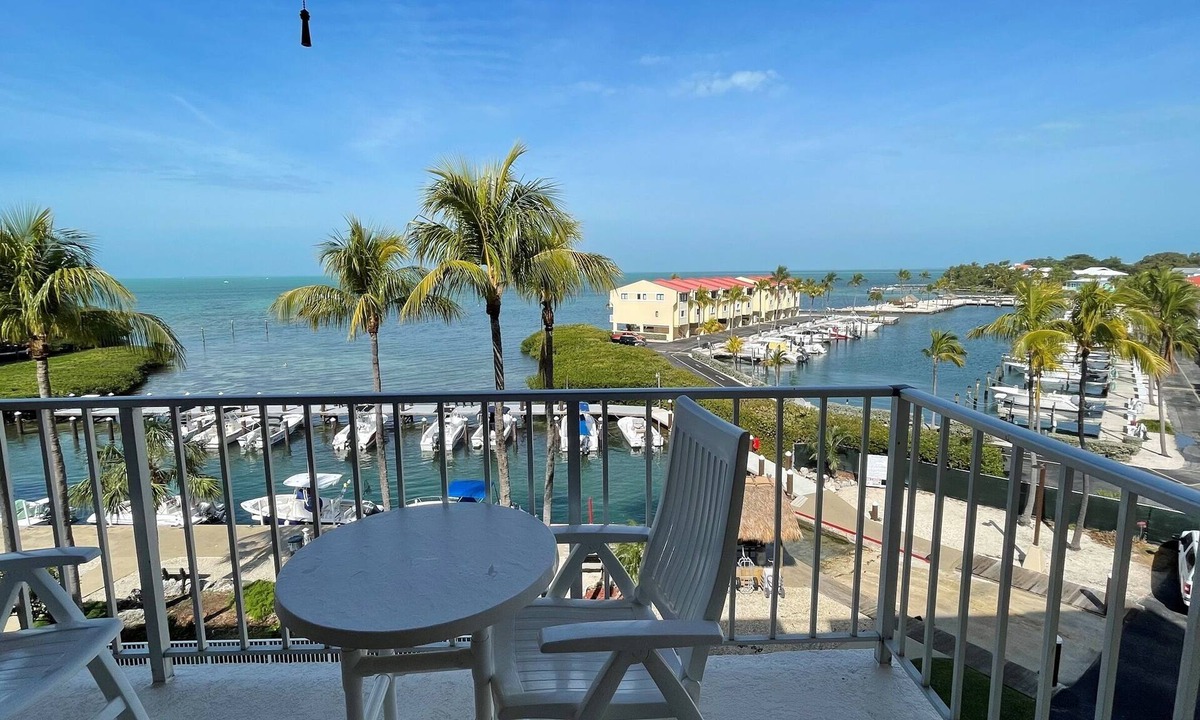 Islamorada Condo | Beautiful 4th floor 1B1b w/open water view #410