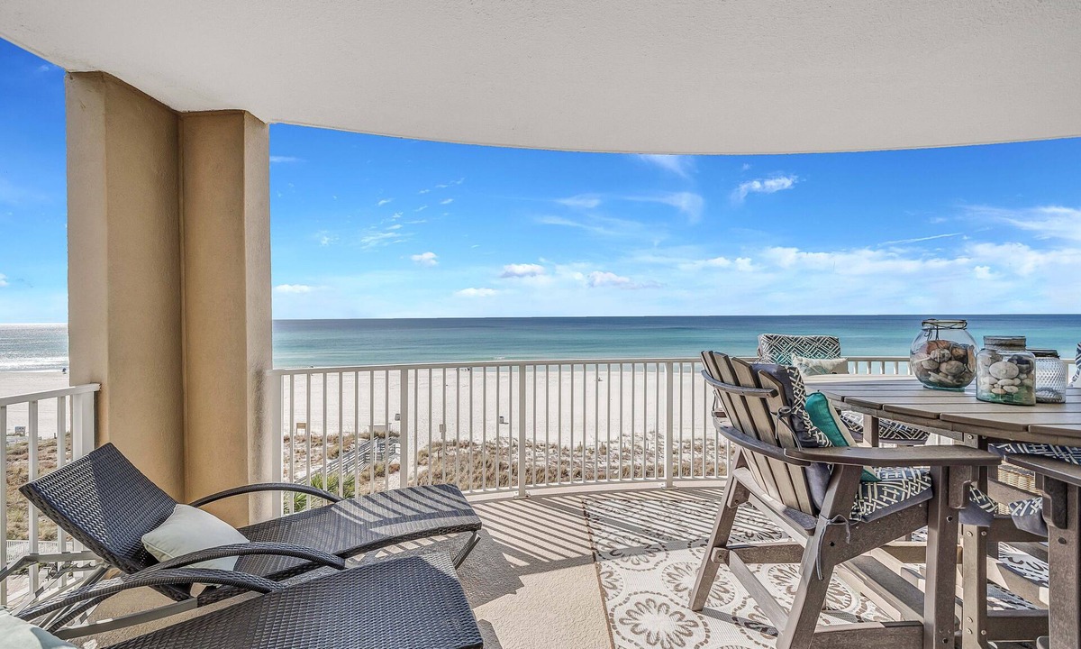 Long Beach Condo | Beautiful beach front condo! 5th floor, end unit! Huge oversized balcony!