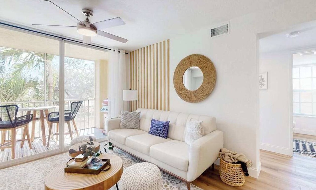 Winkler Condo | Beautiful bright condo with a balcony & W/D - pool, gym, and game room access