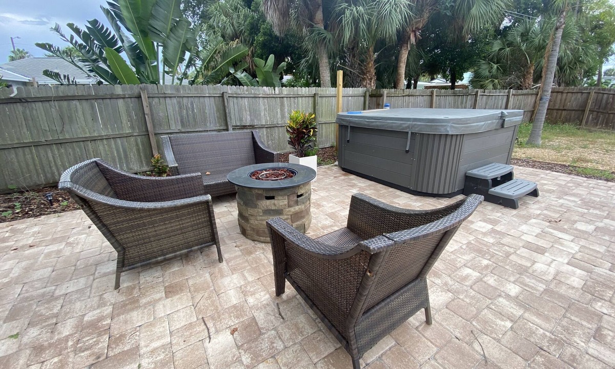 Belle Vista House | Beautiful contemporary 2BR bungalow located in St Pete Beach, Fl.