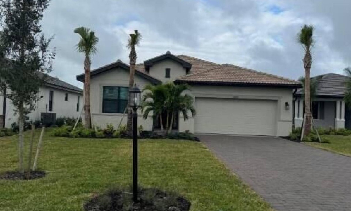 Estero House | Beautiful home in Estero Florida. Just north of Naples. In safe gated community.