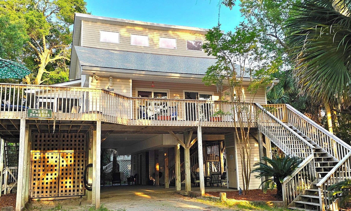 Edisto Island House | Beautiful home, surrounded by live oaks and close to the beach. Pet friendly!