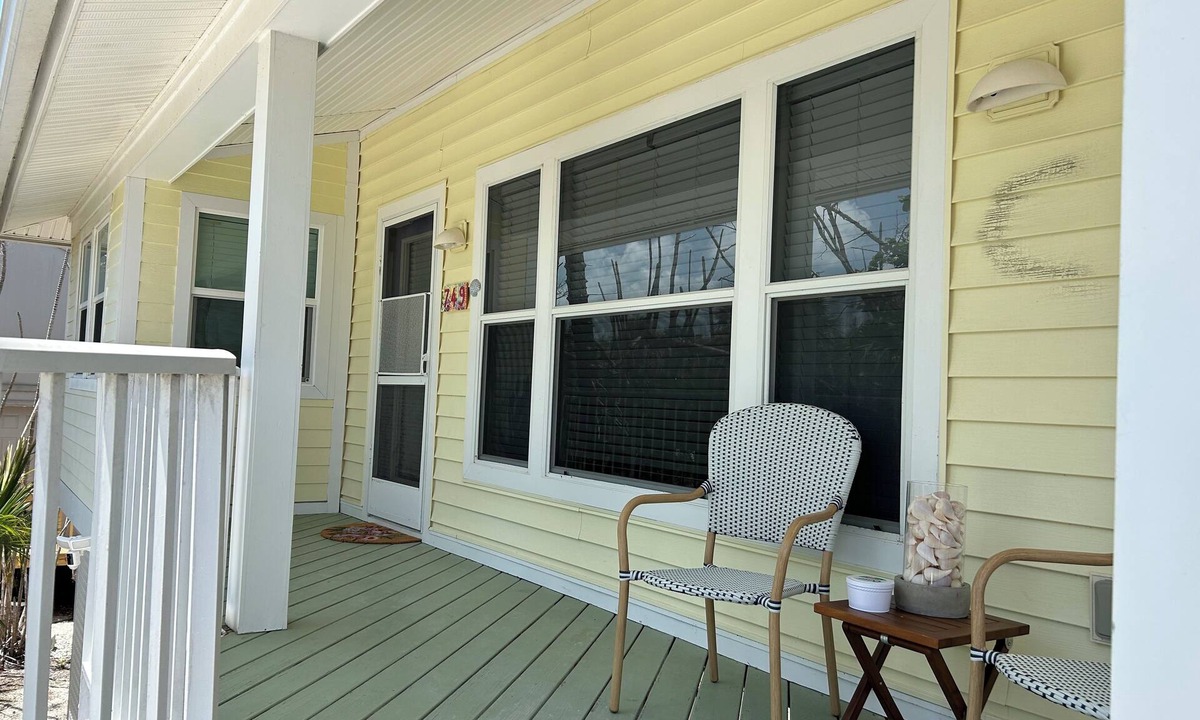 Sanibel Cottage | Beautiful key west style cottage minutes from the beach.