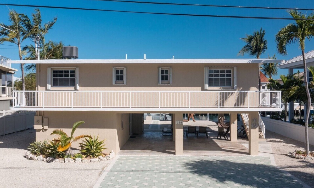 Venetian Shores House | Beautiful Venetian Shores canal home with dockage!