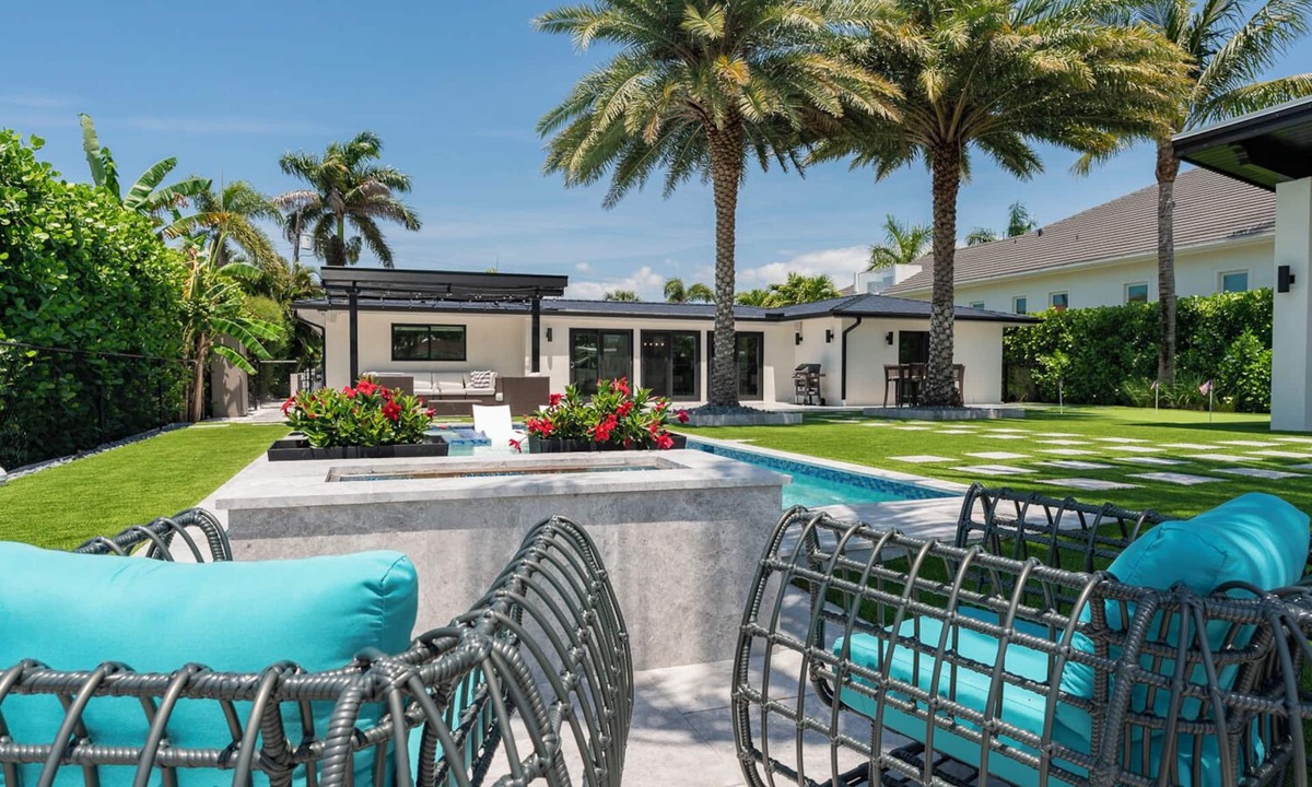 Royal Harbor House | Beautiful views of Naples Bay and walking distance to 5th ave!
