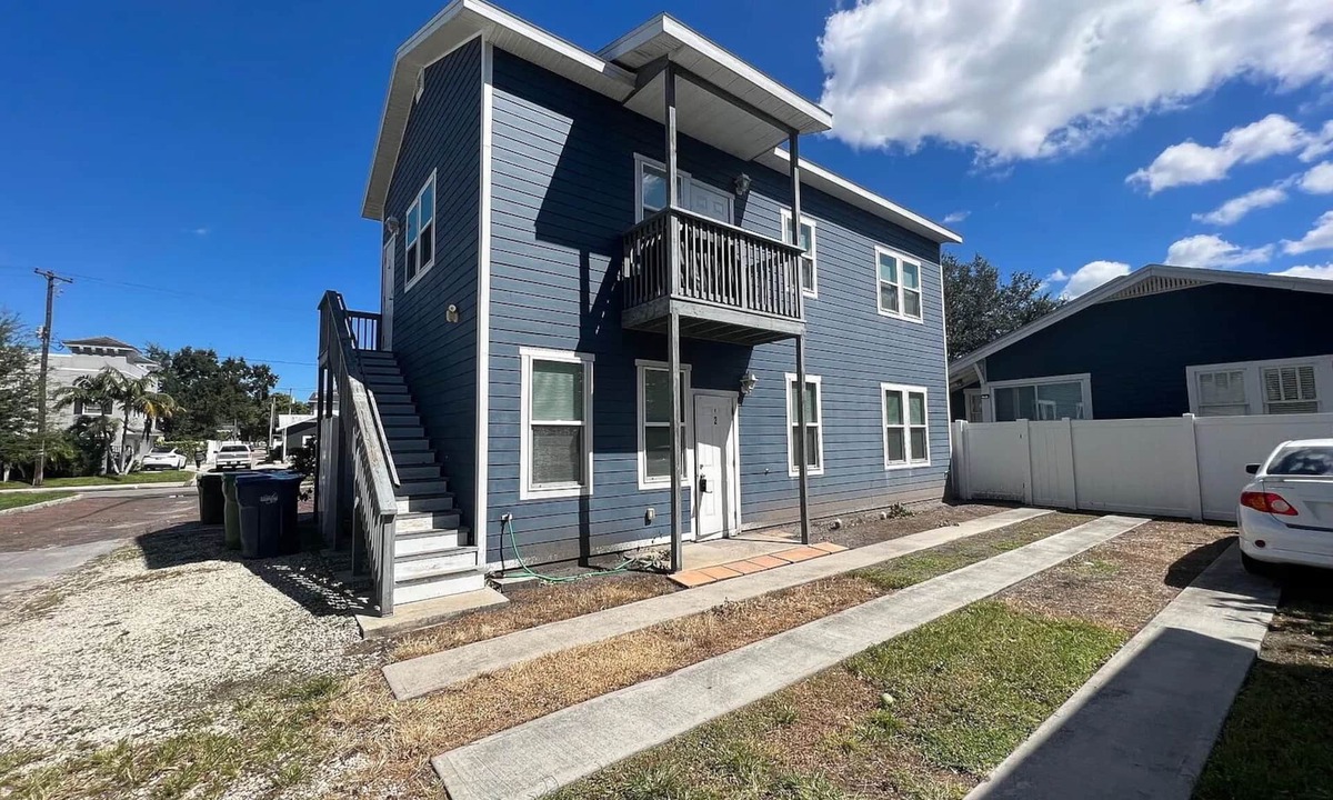 Courier City - Oscawana Apartment | Beautifully 1BR/1BA in Hyde Park/SoHo - Flexible Terms