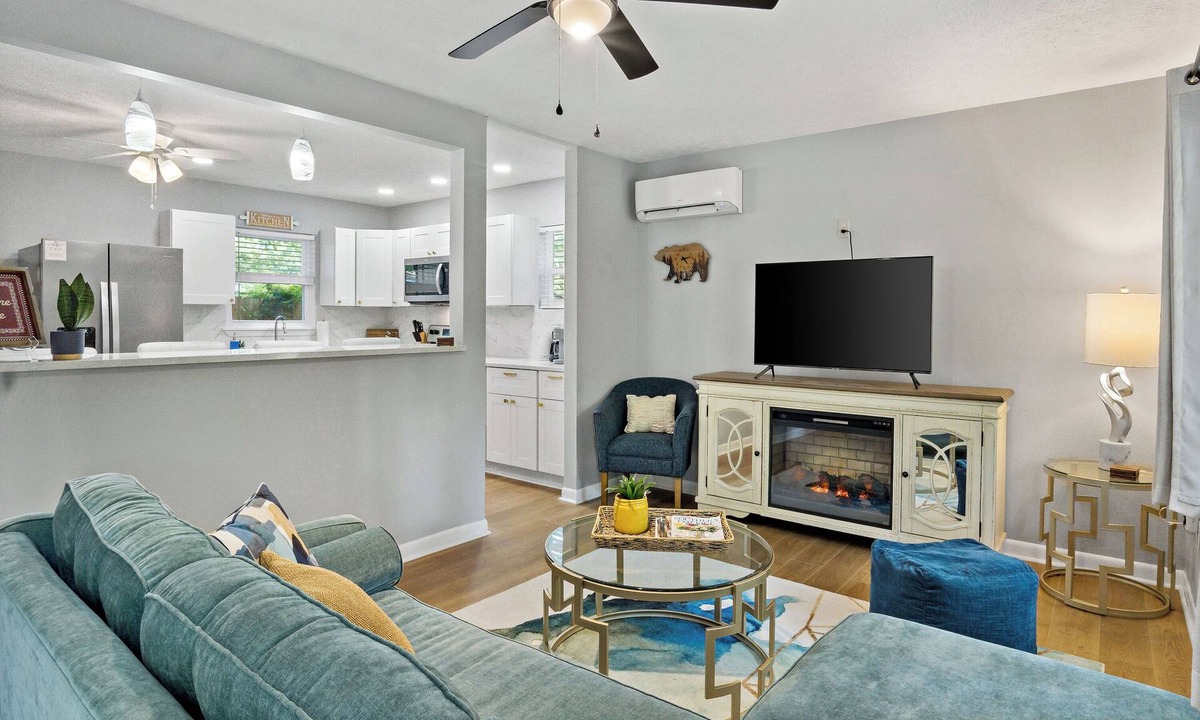 Black Mountain Cottage | Beautifully Renovated Cottage/Pet-Friendly/Walk to Downtown Black Mountain
