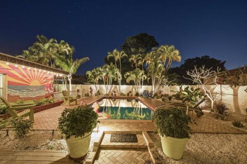 Bayshore Gardens House | Beautifully Renovated 5 Bed 3 Bath Mid Century Home