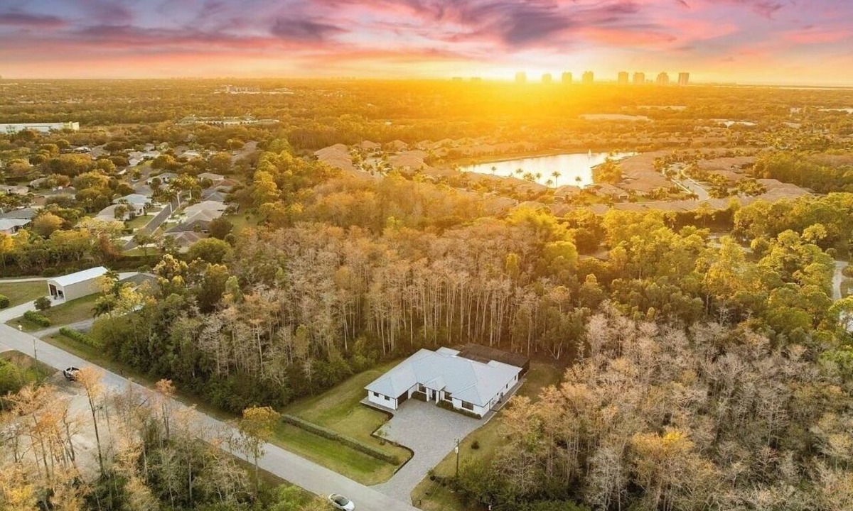 Bonita Springs House | Bee Our Guest at This Luxury Bonita Springs Retreat!