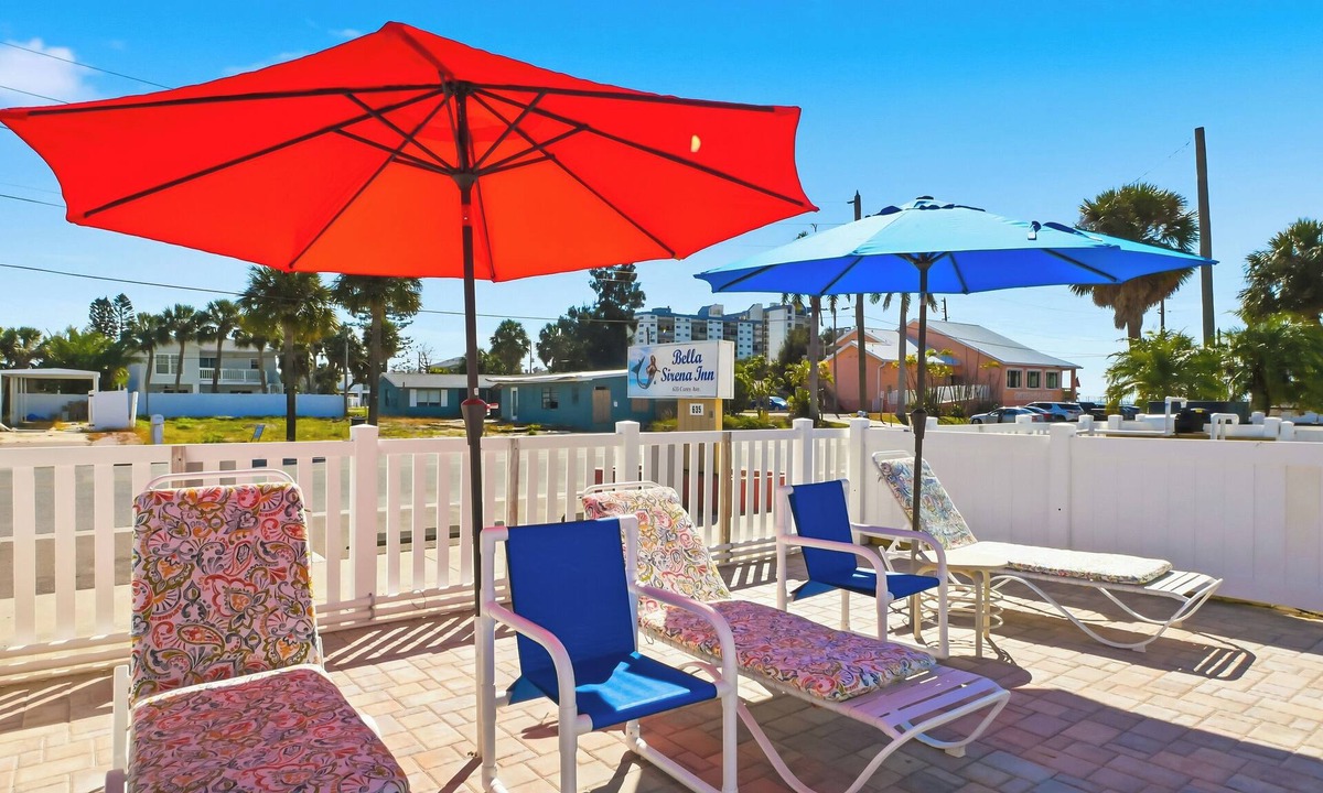 St. Pete Beach Hotel | Bella Sirena Inn