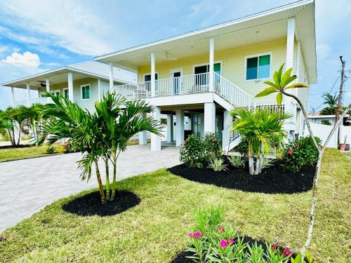 Fort Myers Beach House | Beyond The Sea Newer House Walk to Town Beach