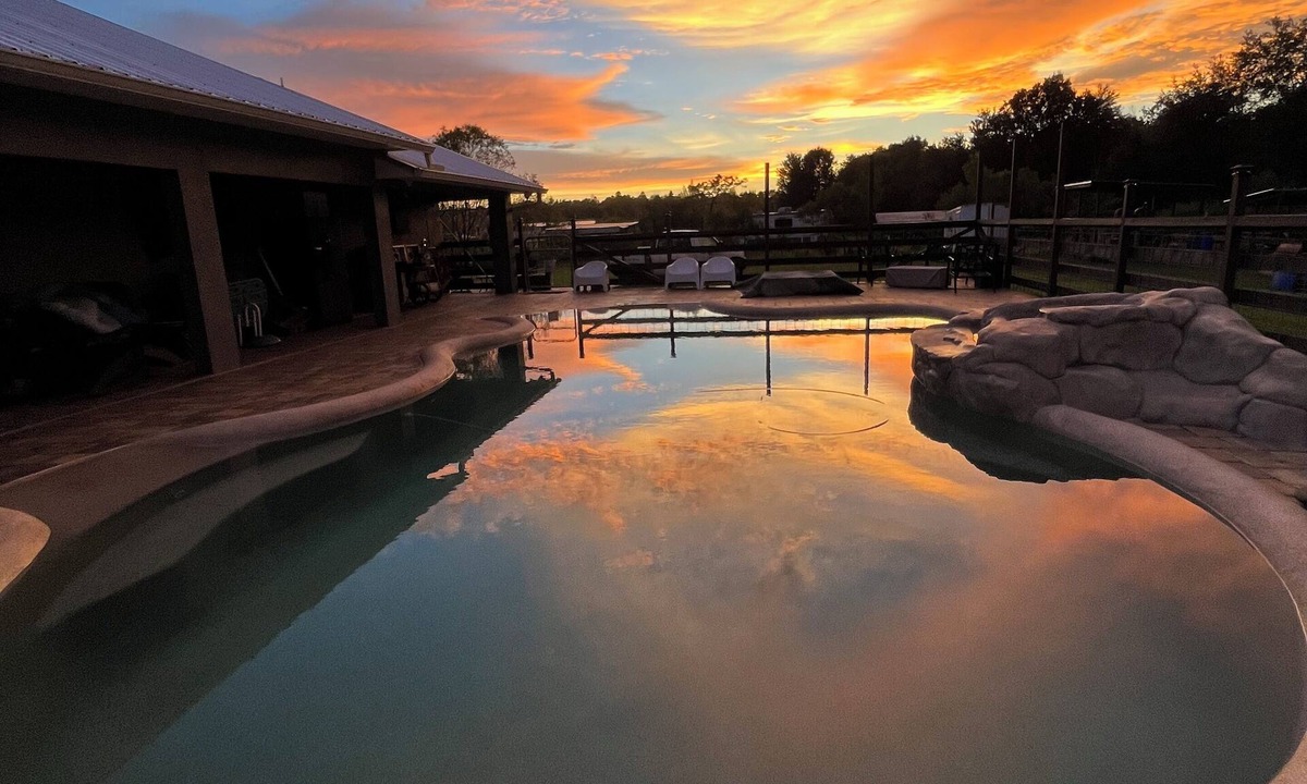 Polk City House | Big Country, close to theme parks, Amazing sunsets and pool.