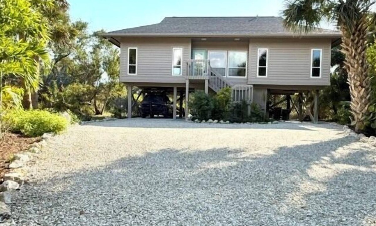 Gulf Pines House | Black Skimmer Home | Relaxing Sanibel Escape, Walk to Beach