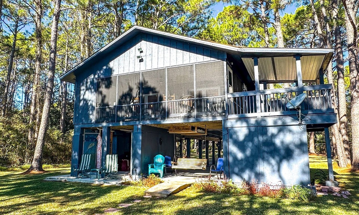 Carrabelle House | Blue Crab Shack 2BR/2BA w/Loft Area and dock!