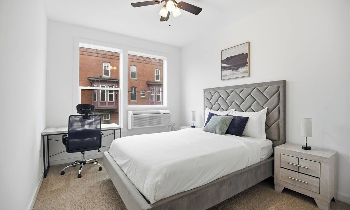 Fairmount Apartment | Bright 1BR unit in the Fairmount Square building