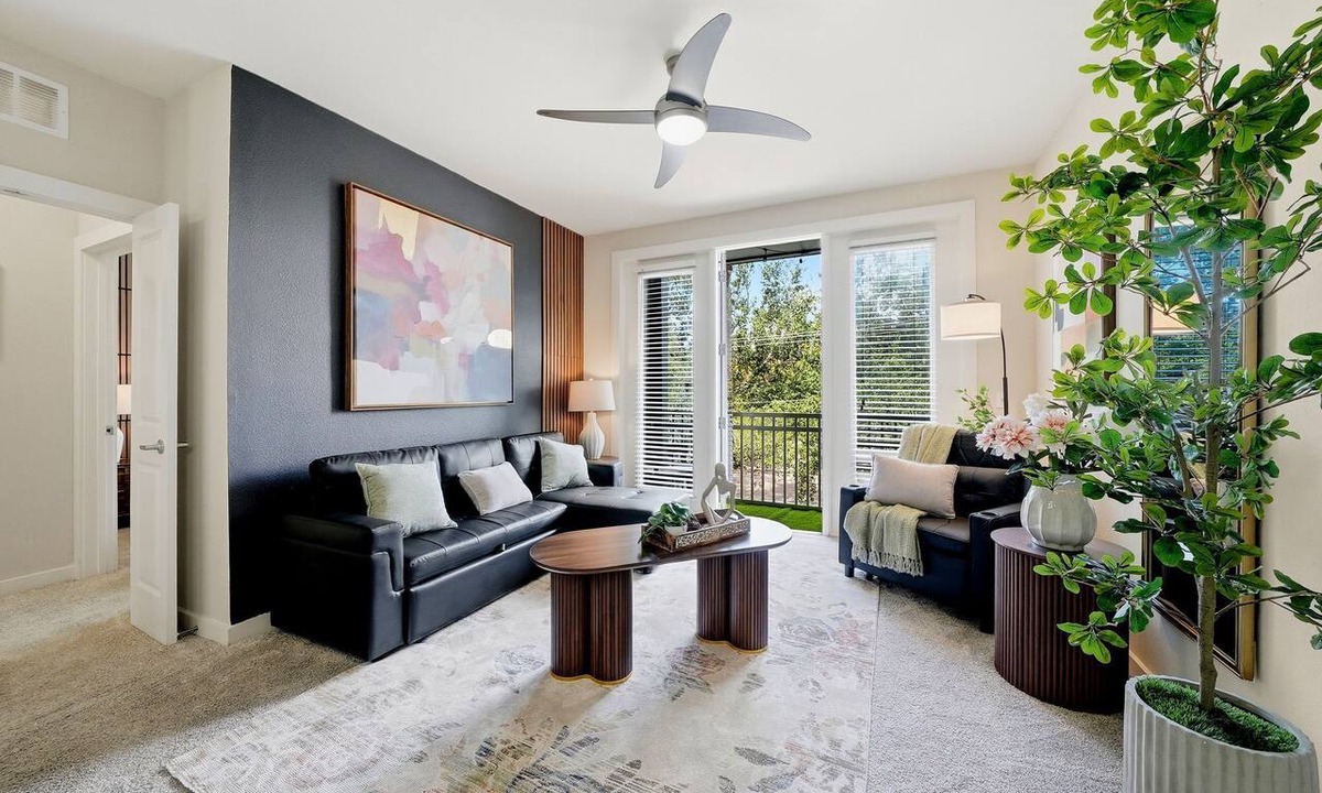 Courier City - Oscawana Apartment | Bright 2BR/2BA Tampa Haven: Productivity & Relaxation