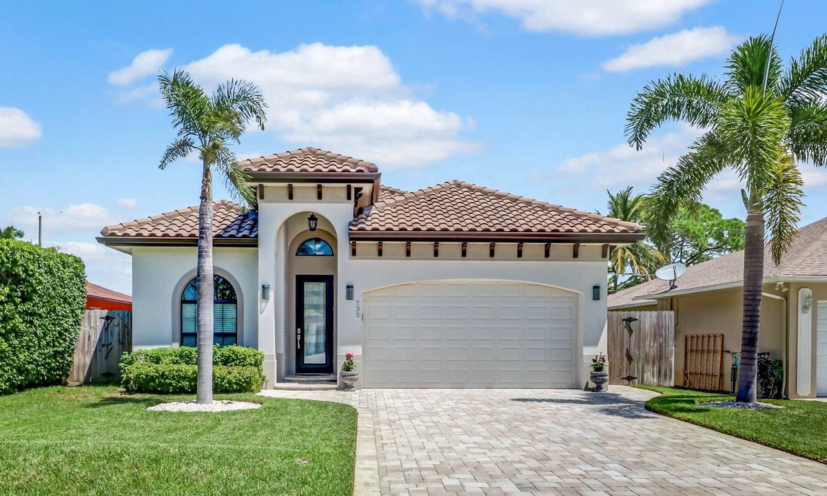 Naples Park House | Bring the Whole Family to the Beach in Naples