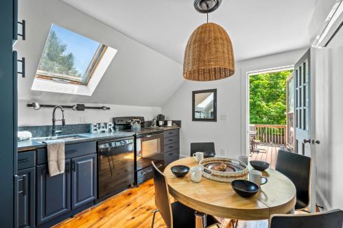 Rockport Apartment | Broadway
