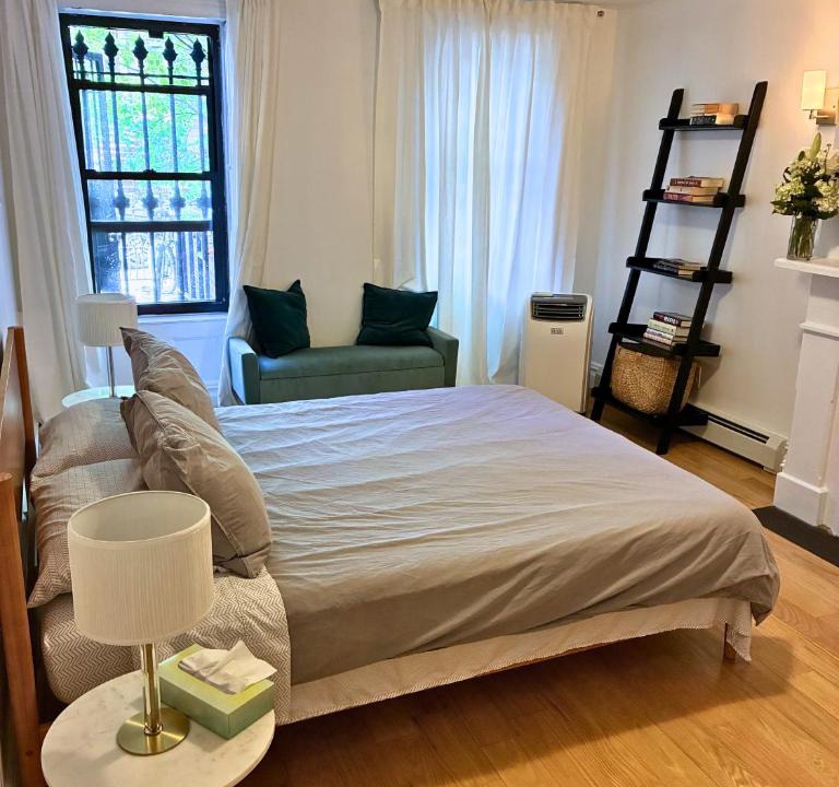 Bedford-Stuyvesant House | Brooklyn - Bed-Stuy - Spacious Private 2BR Apartment