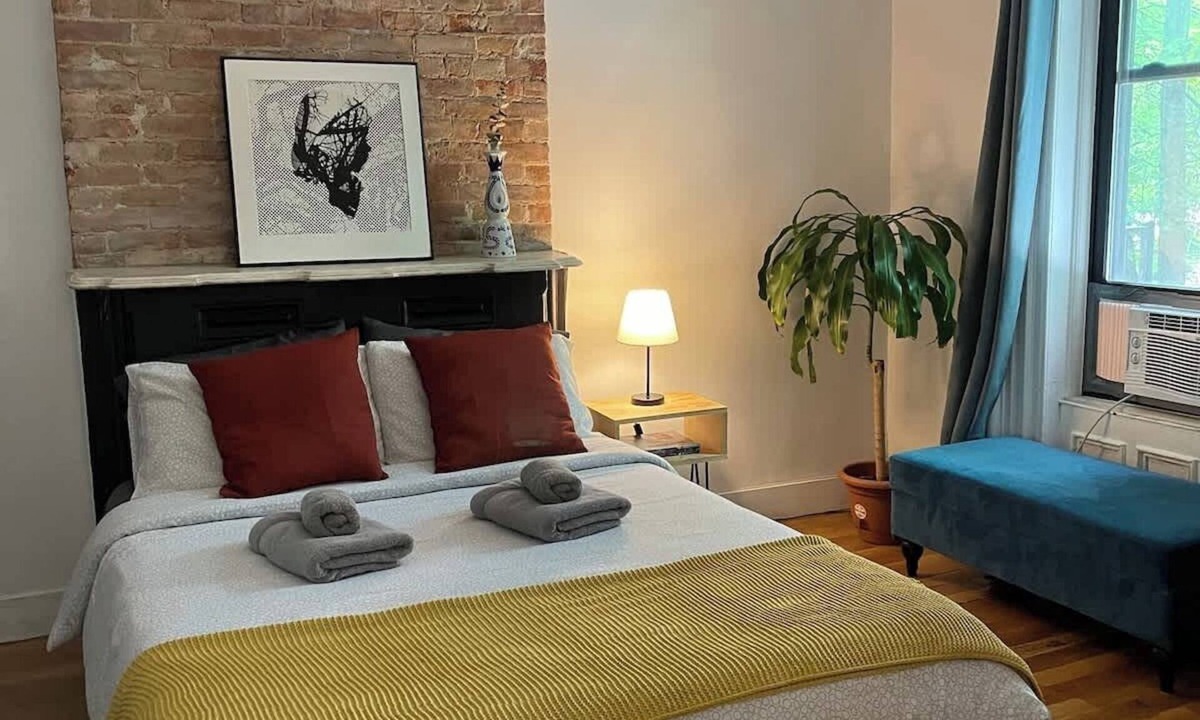 Bedford-Stuyvesant Apartment | Brooklyn matchbox studio apartment!