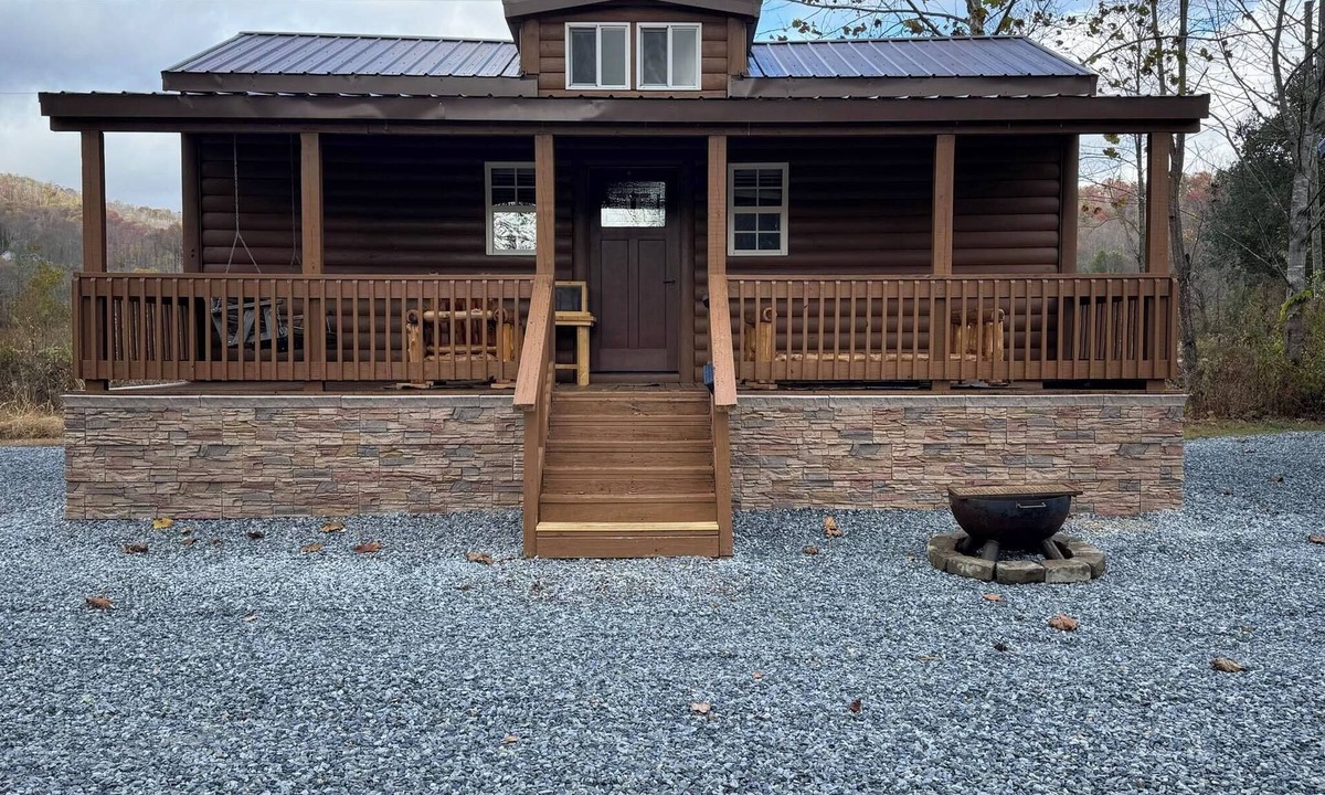 Frank Cabin | Buck Hill Tiny Home Cabin #3 Mountain & Pond Views