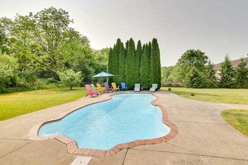 Columbia House | Calm Columbia Haven: Outdoor Pool, Hot Tub!