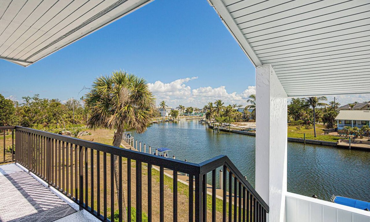 Shell Harbor Condo | Canal front Complex Located on Causeway Road in Sanibel - Tennisplace B31