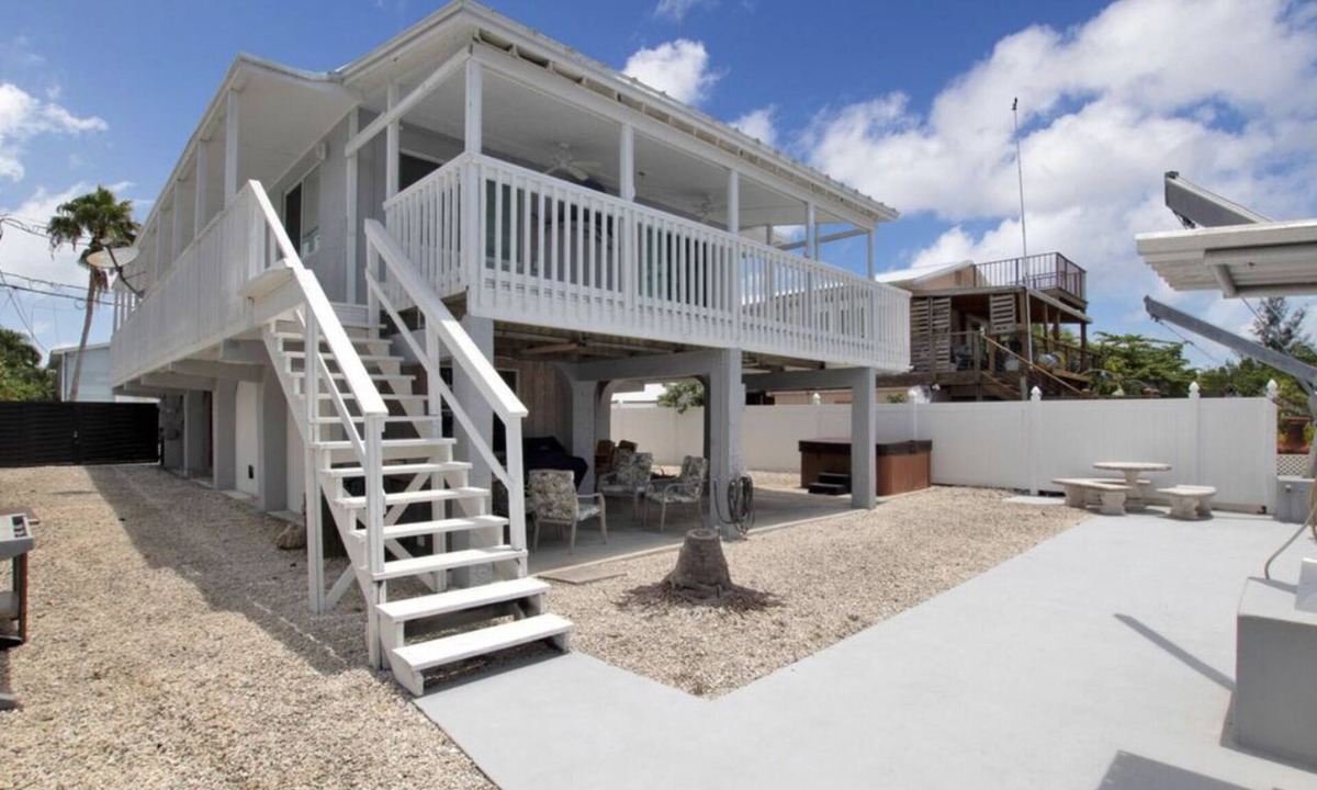 Eden Pines House | Canal-Front Keys Retreat/Jacuzzi Sleeps 14