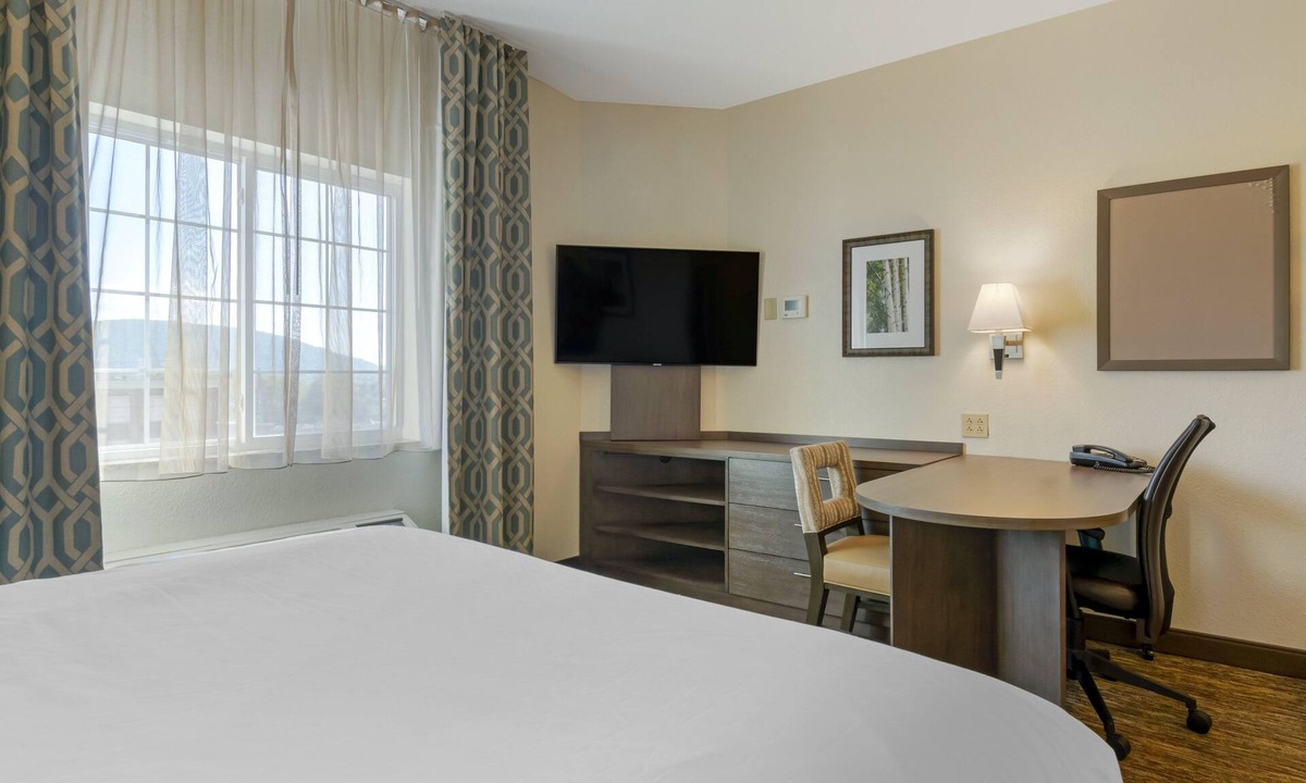 West Reading Hotel | Candlewood Suites Reading by IHG