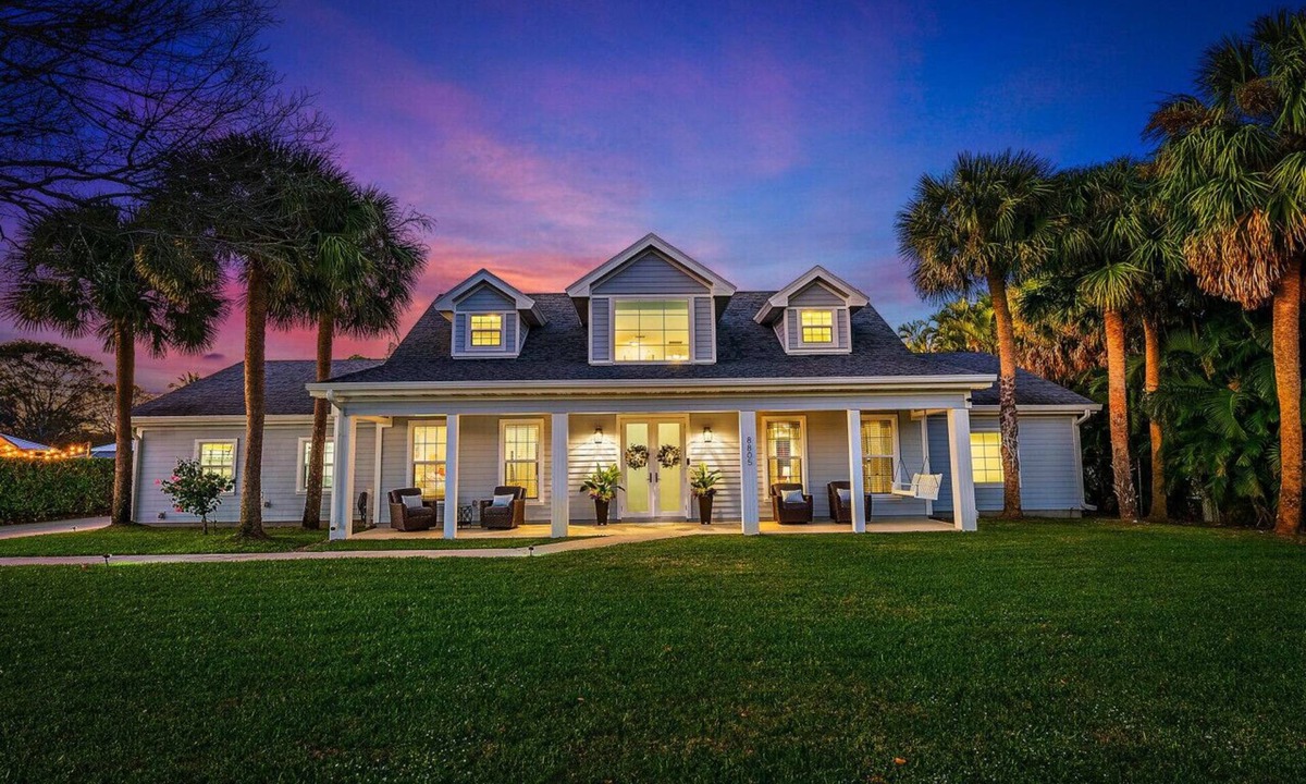 Hobe Sound House | Cape Calypso! Heated Pool, Coastal Luxury, Bike to Beach