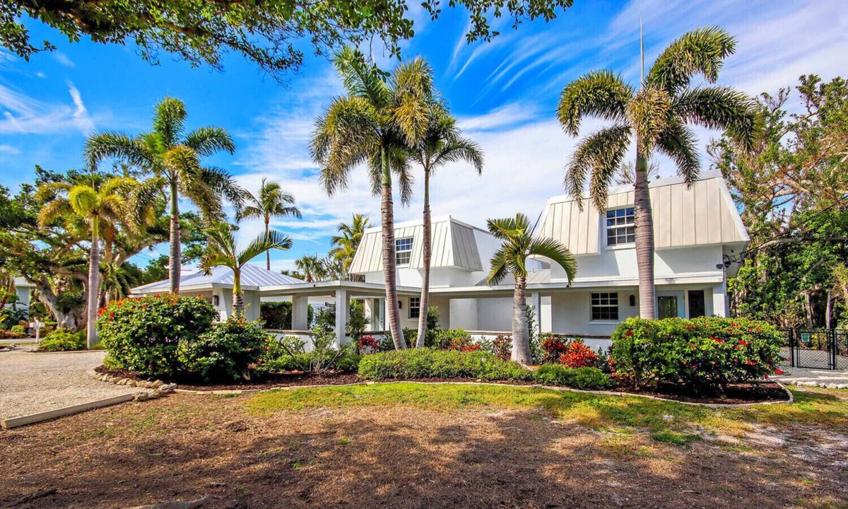 Sanibel House | Captain's Nest Sanibel, with Pergola on East End