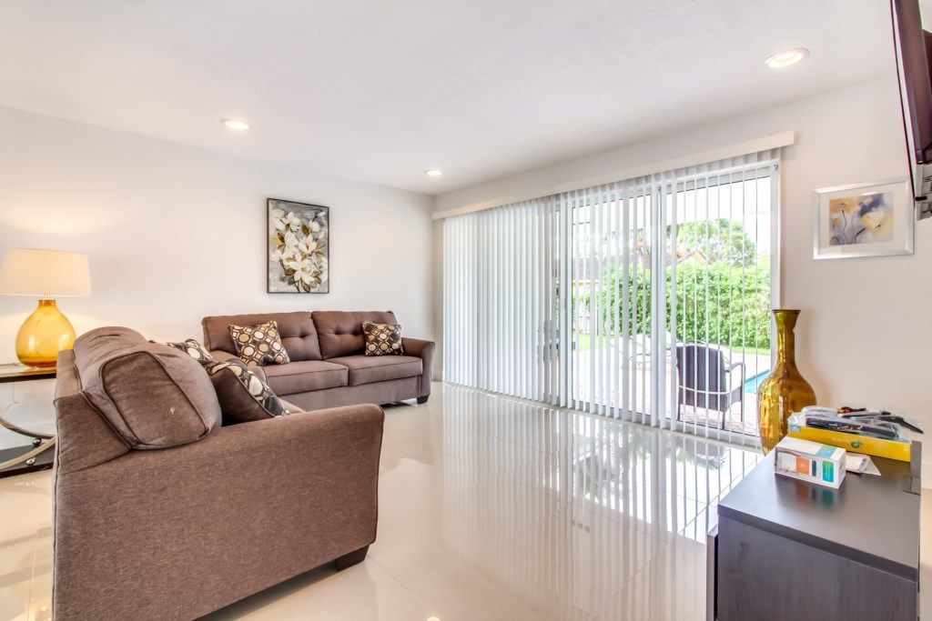 Highland Lakes Villa | Casa blanca Luxury 5 Bedroom Home