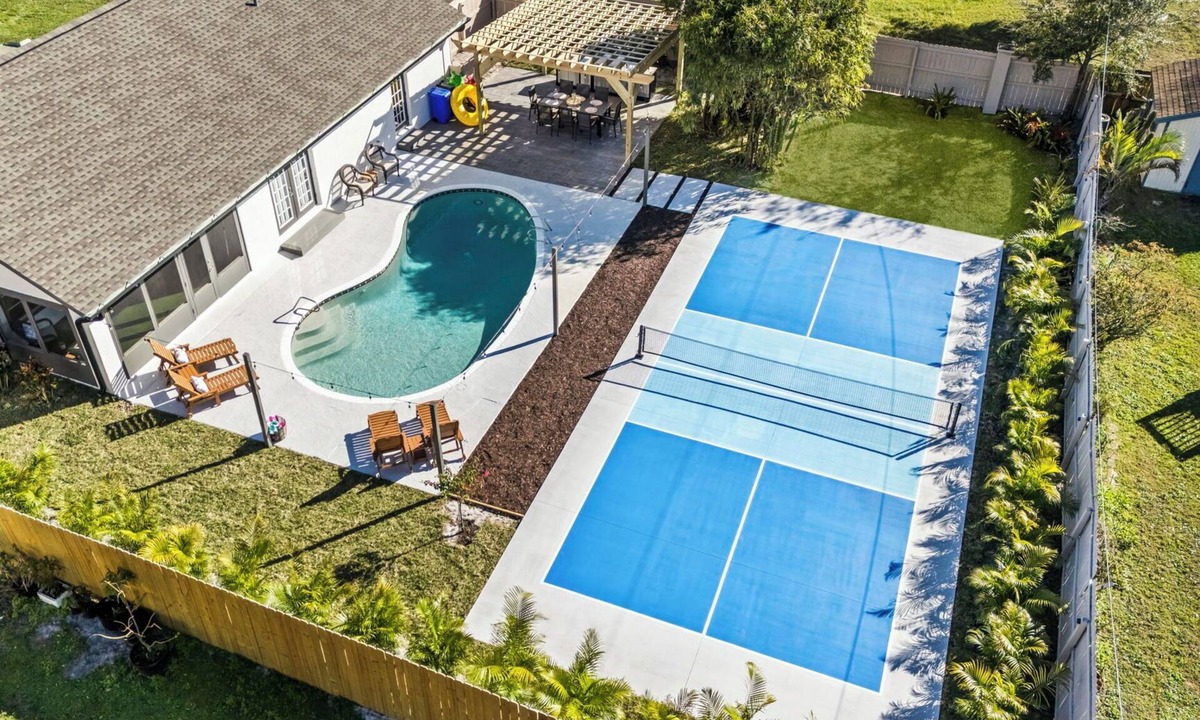 Melbourne House | Casa Del Sol ~ Private Pool, Pickleball, Speakeasy