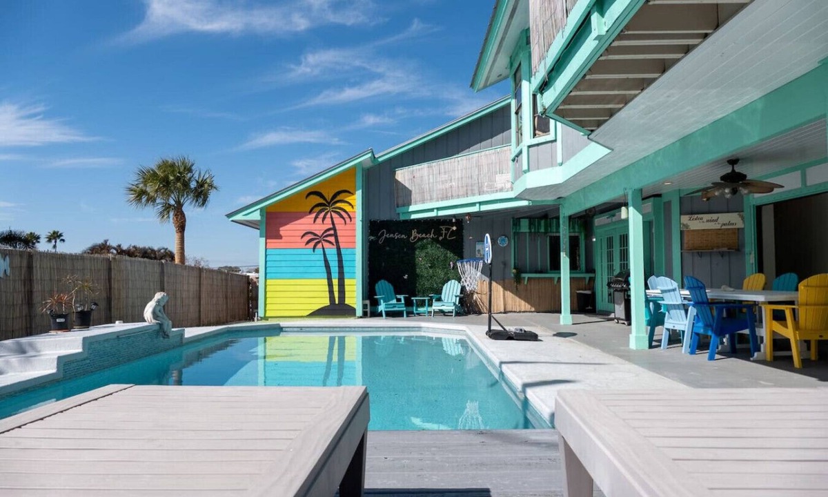 Jensen Beach House | Casa Linda: Pool, Arcade & Sun Decks