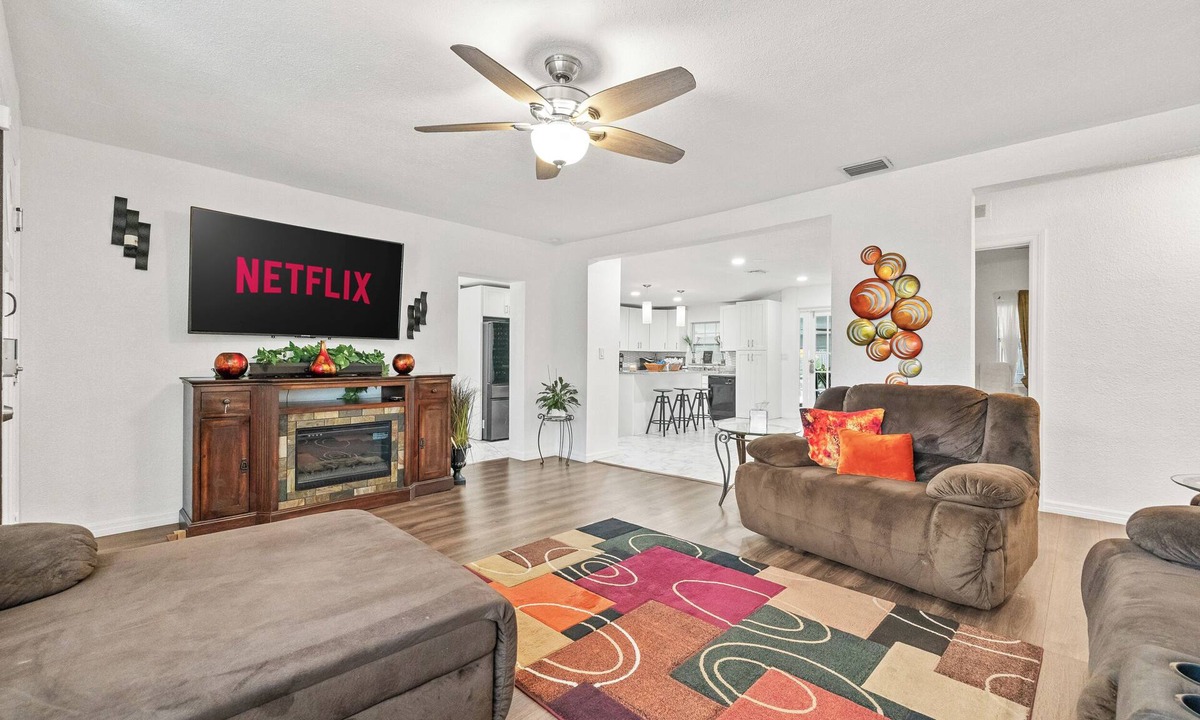 Ybor City House | Casa Social Tampa: Relaxing Retreat w/Salt Pool, Fire Pit & GameRoom