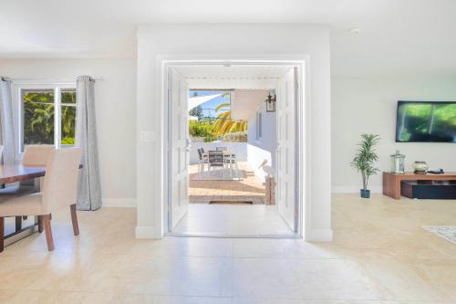 Siesta Key House | Casa Tranquila - Private Patios, Beach, Village, 100 steps to Best Views on Siesta Key!