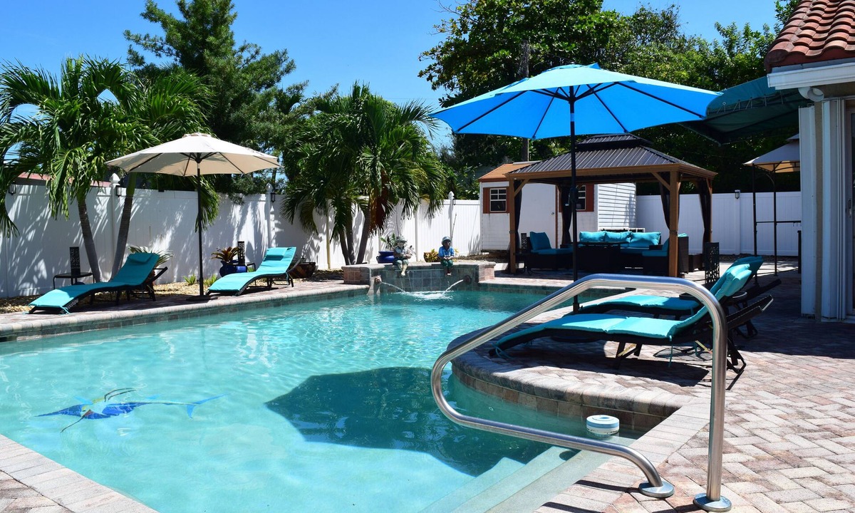 Tropic Palms House | CasaDelray! Your Spacious 5BR Coastal Retreat Just Minutes Away From The BEACH