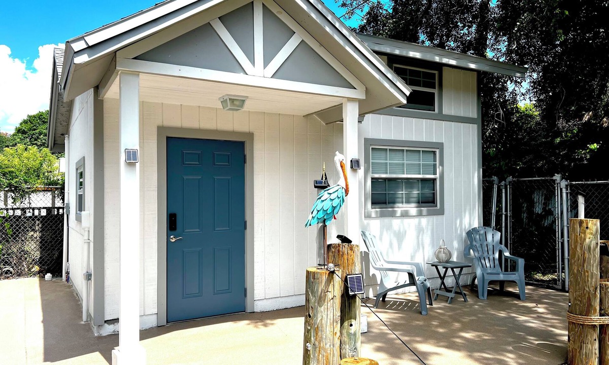 Tampa Cottage | "Casita" The Pelican tiny Home Ybor/D’Town/Cruise port